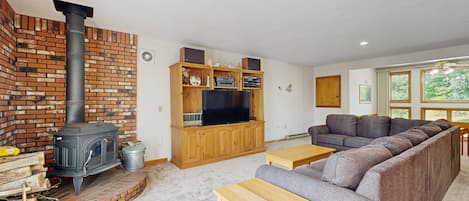 Tv, dvd-spelare och en stereo