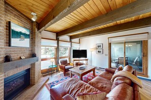 TV, caminetto, lettore DVD