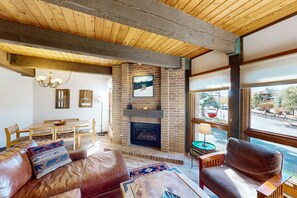 TV, caminetto, lettore DVD