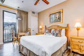 1 bedroom, internet, bed sheets - Plush condo with pool, gym, hot tubs, garage & central AC - snowbird-friendly (Heber City)