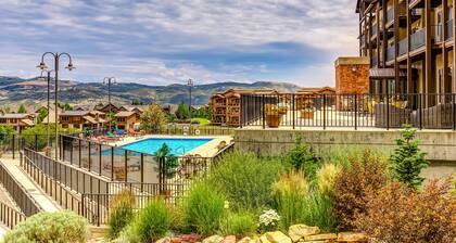 Plush condo with pool, gym, hot tubs, garage & central AC - snowbird-friendly