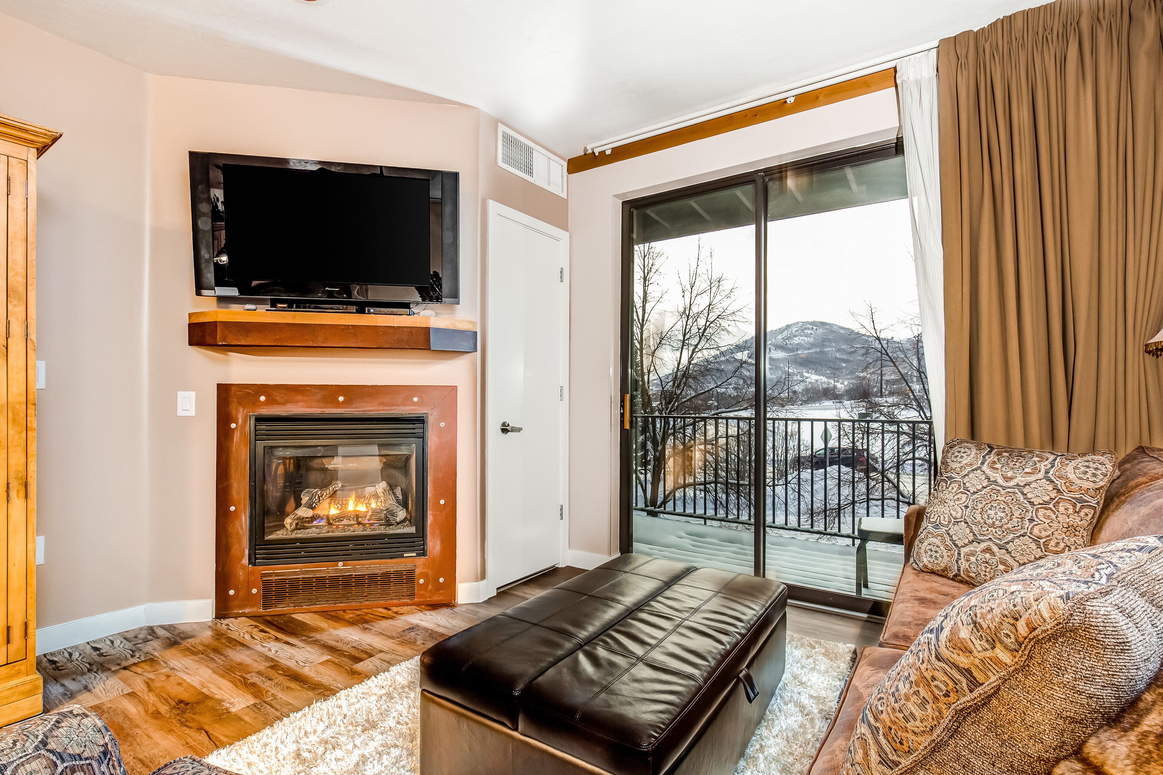 TV, fireplace, DVD player, ping pong