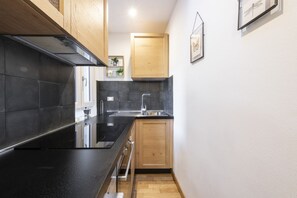 Frigorifero, forno, piano cottura, lavastoviglie