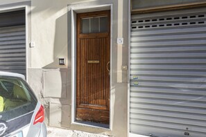 Exterior detail - Rosé apartment for rent located in Via de Leone by Mmega (Firenze)