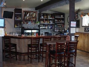 Sports bar - Eagle Rock Resort (Naches)