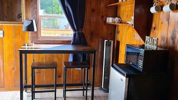 Standard Double Room, Two Twin Beds, Non Smoking, Refrigerator & Microwave | Mini-refrigerator