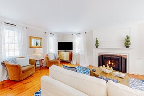 Fernseher, Kamin, Videospielkonsole