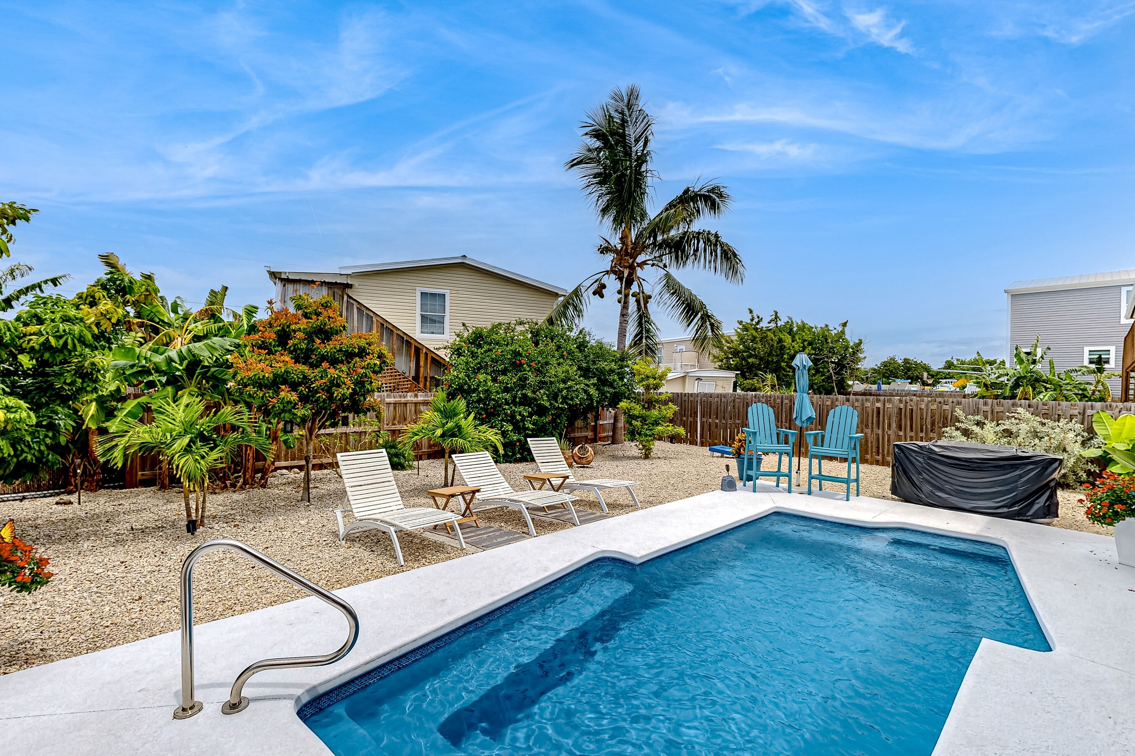 Inviting home with private pool/hot tub, outdoor shower & alfresco dining