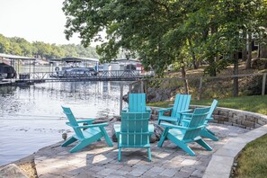 Outdoor dining - Lake House - Six Bedroom House, Sleeps 14 (Sunrise Beach)