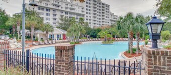 Chic eighth-floor condo with pool, hot tub, sauna & private W/D