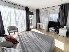 5 slaapkamers, een strijkplank/strijkijzer, internet, beddengoed