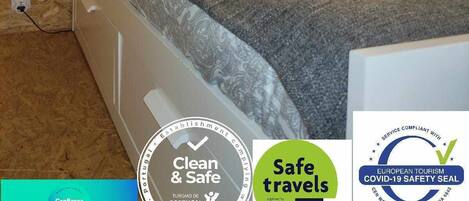 1 habitación, tabla de planchar con plancha, wifi gratis y ropa de cama