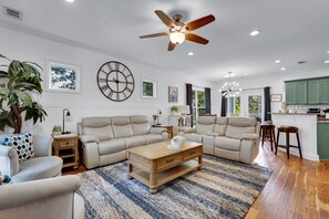 TV connectée, jeux vidéo, lecteur de DVD, livres