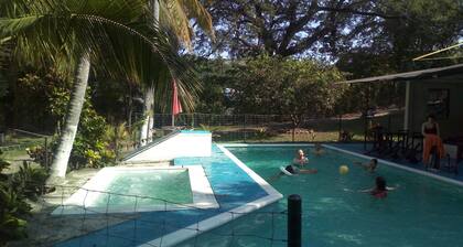 Quiet country estate 5 minutes from the colonial zone and the pink zone of Hondas