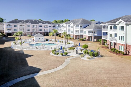 Spacious condo with pool, fast WiFi, washer/dryer & central AC