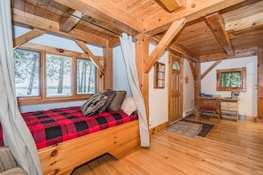 2 Schlafzimmer, Schreibtisch, Bügeleisen/Bügelbrett, kostenloses WLAN