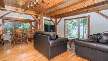 TV connectée, cheminée, chaßne hi-fi