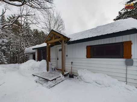 Exterior. Bear Den-Secluded 2 Bedroom Cabin Located in the Hiawatha National Forest.