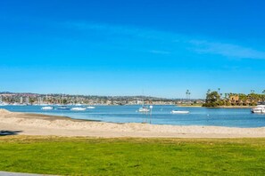 Unclassified image, 3 of 23, button