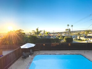 Unclassified image, 4 of 23, button