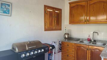 Réfrigérateur, micro-ondes, four, lave-vaisselle