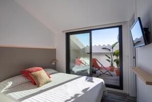 3 slaapkamers, een bureau, een strijkplank/strijkijzer, internet