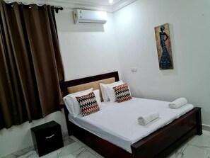 2 bedrooms, iron/ironing board, WiFi, bed sheets - Gorgeous, Quiet & Comfy-Close to Highway-Parking (Adenta Municipality)