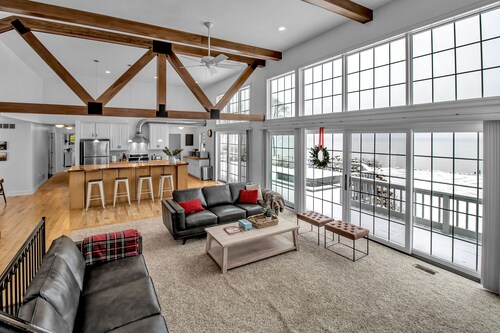 Lakefront Oasis near Lewiston & Niagara Falls