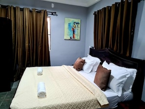 2 bedrooms, iron/ironing board, WiFi, bed sheets - Cozy,Quiet & Fantastic- Close to Highway - Parking (Adenta Municipality)