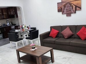 TV - Cozy,Quiet & Fantastic- Close to Highway - Parking (Adenta Municipality)