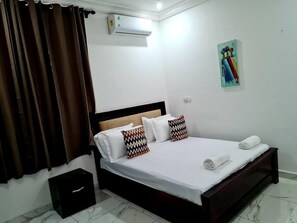 2 bedrooms, iron/ironing board, WiFi, bed sheets - Cozy,Quiet & Fantastic- Close to Highway - Parking (Adenta Municipality)