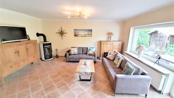 TV, lareira, DVD player, aparelho de som