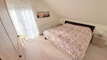 3 bedrooms, iron/ironing board, free WiFi