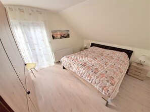 3 bedrooms, iron/ironing board, free WiFi - Holiday Home "Am Sielblick in Ditzum" with Garden and Wi-Fi; Pets Welcome (Ditzum)