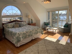 3 bedrooms, desk, iron/ironing board, free WiFi - Chesapeake Spectacular Waterfront- Kayaks, Spa, Pier (Deale)