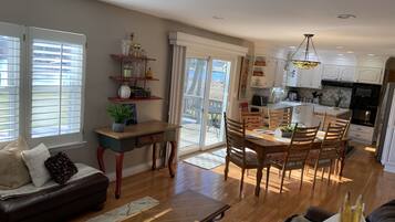 Smart TV, fireplace, DVD player, books