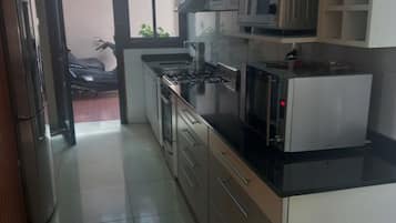 Refrigerador, microondas, horno, lavavajillas