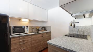 Kühlschrank, Ofen, Herdplatte, Geschirrspüler