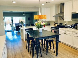 Private kitchen - 4-br Arcadia lite ranch home - foodie's paradise! (Phoenix)