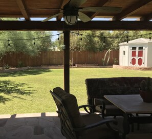 Outdoor dining - 4-br Arcadia lite ranch home - foodie's paradise! (Phoenix)