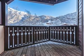 Large balcony with mountain view - Apt DryadesD92 Near Lift: Duplex, Views, Balcony, Sleeps 5, Les Houches (Chamonix), France (Les Houches (Chamonix))