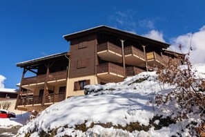 A multi-story chalet with balconies, situated on a snowy slope. - Apt DryadesD92 Near Lift: Duplex, Views, Balcony, Sleeps 5, Les Houches (Chamonix), France (Les Houches (Chamonix))