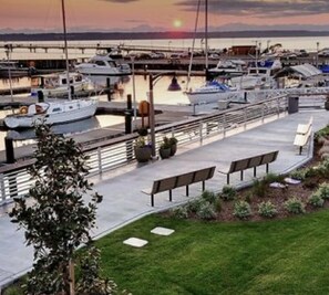 A marina with boats docked, a pedestrian walkway, and benches. - Sunrise Retreat! Just south of Seattle. (Des Moines)