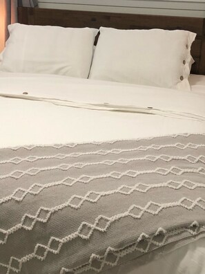 4 chambres, fer et planche à repasser, lit parapluie, Wi-Fi