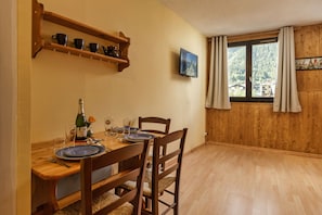 Dining - Chamonix Sud - Bâtiment G 45, Chamonix, France (Chamonix)