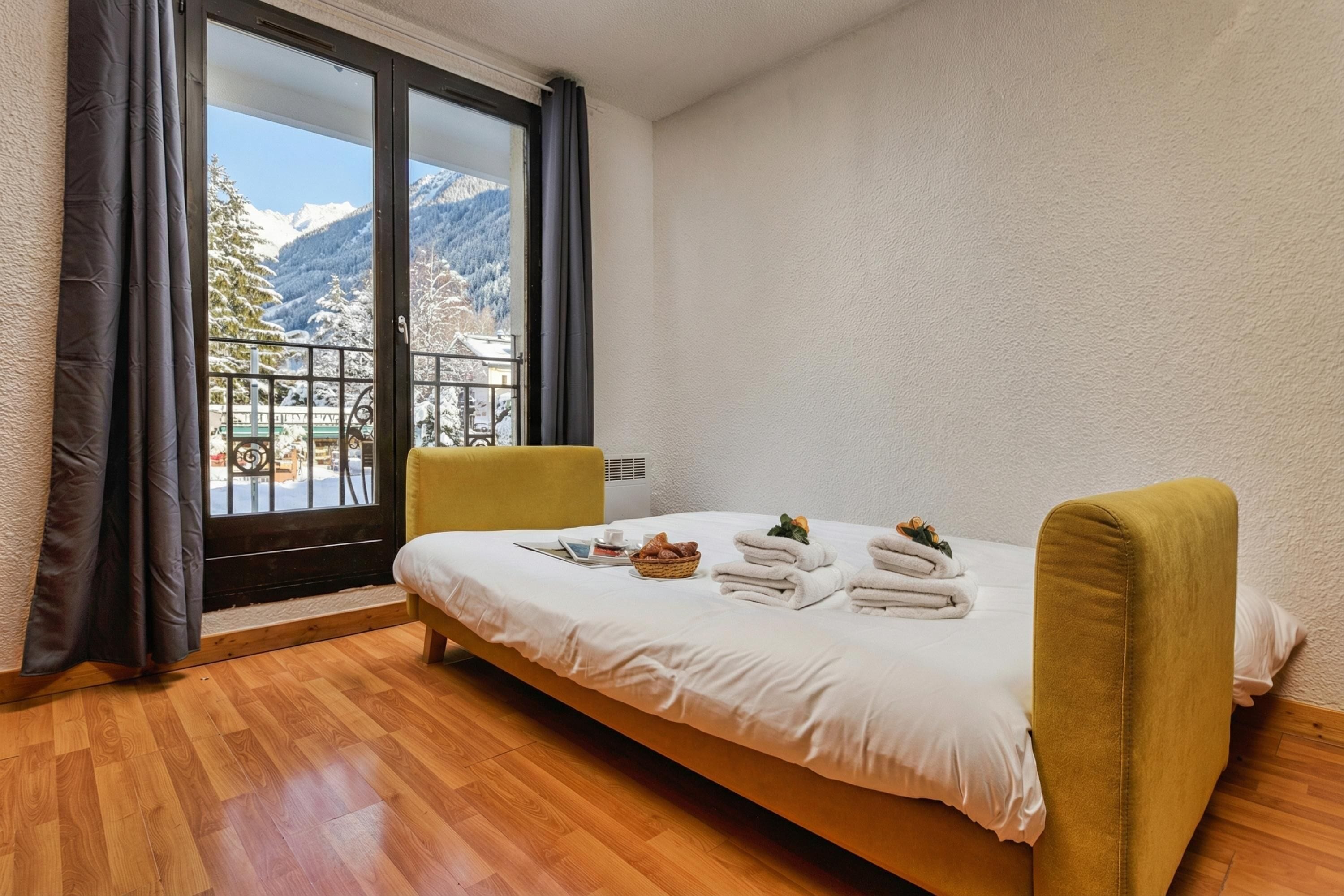 1 bedroom, bed sheets