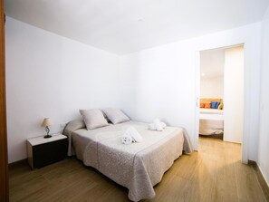 2 habitaciones, tabla de planchar con plancha, internet y ropa de cama 