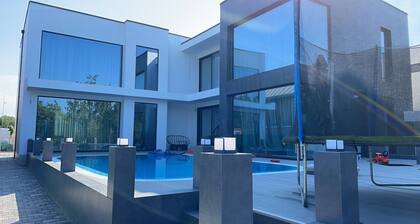 Modern house with private pool - 5 min to the private beach