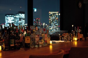 Bar (on property) - La Vista Tokyo Bay (Tokyo)