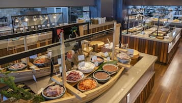 Petit déjeuner buffet (3800 JPY par personne)